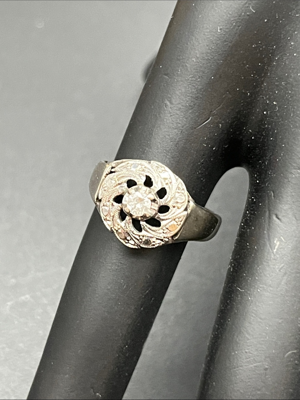 Vintage 10kt white gold diamond ring